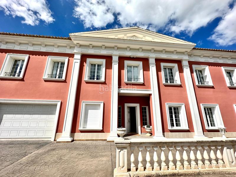 Foto fcc9708b-ba40-457e-a045-1d3d9faf006c. Alquiler chalet villa de estilo neoclásico con vistas al mar en bendinat en Calvià