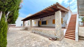 Casa aparellada a Cala Llombards. Casa unifamiliar para reformar cerca del mar en cala llombards