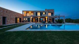Mas à Ses Salines Poble. Impresionante villa moderna con piscina, olivos y total privacid
