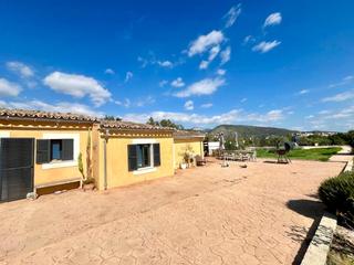 Masia a Binissalem. Casa de campo con vistas ininterrumpidas a la sierra de la tramu