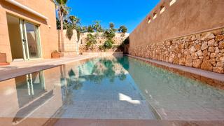 Casa aparellada a Ses Salines Poble. Exclusiva casa de pueblo con acabados de alta calidad, piscina d