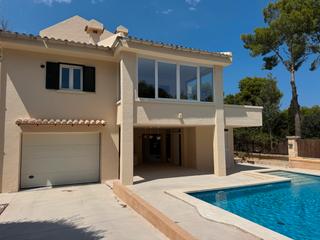 Xalet a Bacarés-Manresa-Bonaire. Amplía villa con 4 dormitorios recentemente renovada con piscina