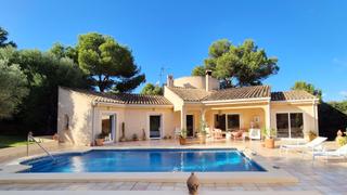 Chalet in Santa Ponça. Villa mediterránea en santa ponsa  ubicación tranquila, mucha pr