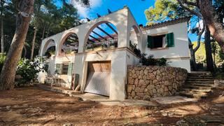 Chalet in Costa de la Calma. Chalet independiente de 2 plantas con amplio terreno y gran pote