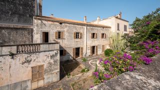 Chalet en Campos poble. Gran casa en el centro de campos con proyecto de reconversión en
