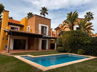 Doppelhaus in Santa Ponça. Chalet independiente en excelente ubicación, con piscina privada