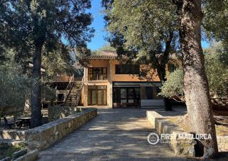 Chalet in Sa Pobla. Encantadora vivienda de dos unidades con amplio jard�n y total p