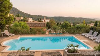 Chalet in Puigpunyent. Encantadora casa grande de pueblo con piscina, jardin y vistas �
