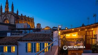 Duplex in La Calatrava. Encantador dúplex reformado en calatrava con amplia terraza priv