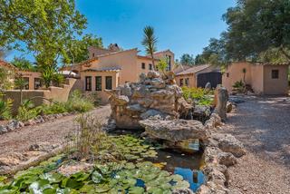 Masia a Portopetro. Impresionante finca en salqueria blanca con exótica piscina y ja