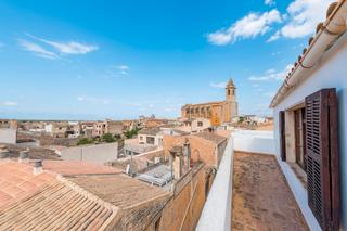 Casa aparellada a Santanyí Poble. Casa de pueblo con potencial en el centro de santanyí  3 unidade