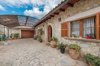 Maison jumelée à Mancor de la Vall. Vivienda triplex con piscina y vistas al pueblo de mancor de la