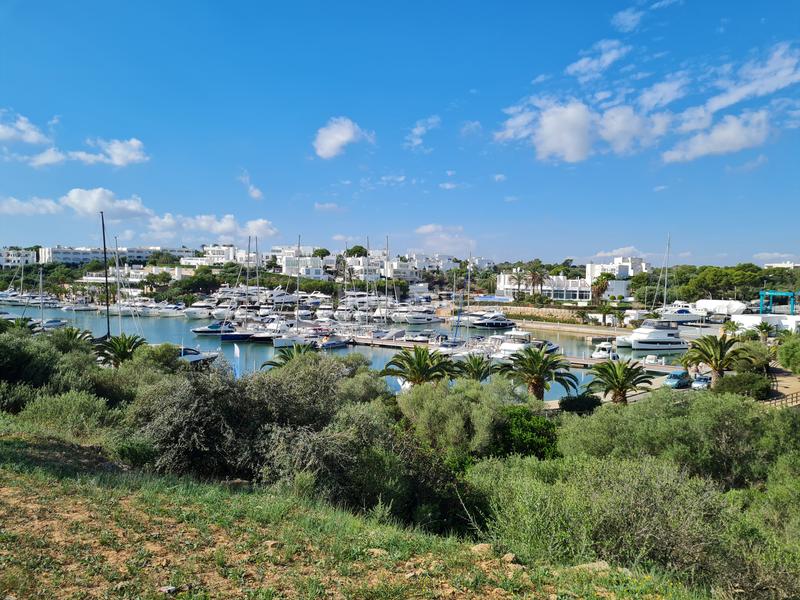 Foto b109bc5a-27ea-4adc-8a28-2278a529312a. Finca rústica solar en inmejorable zona del puerto en cala dor en Santanyí