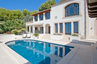Chalet à Cas Català-Illetes. Villa mediterran con vistas al mar en bendinat