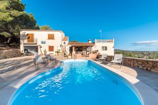 Masía en Manacor Centre. Finca con vistas al mar y gran parcela entre portocolom y cala m