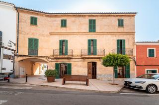 Casa aparellada a Andratx. Propiedad histórica en el pueblo de andratx que busca amor y res