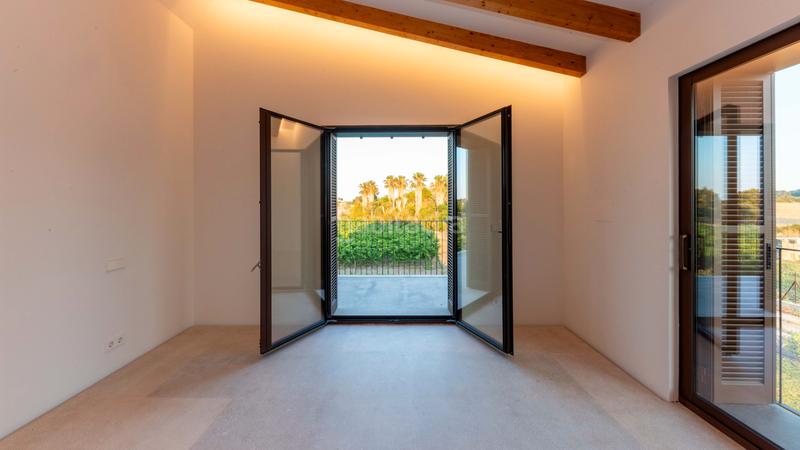 Foto 2b6fa45e-d841-4c79-b9ca-ab9a6c9a592b. Masía exclusiva casa de campo de nueva construcción con viñedo propio y piscina en Alcúdia