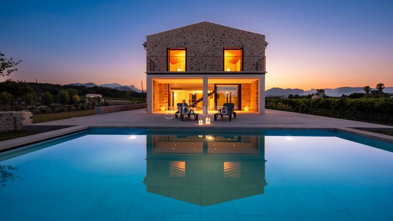 Foto 3d33f998-dcff-40fc-b449-dba25dbbd4f6. Masía exclusiva casa de campo de nueva construcción con viñedo propio y piscina en Alcúdia