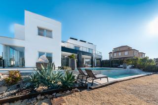 Chalet in Sa Torre. Villa moderna con vistas panorámicas en sa torre