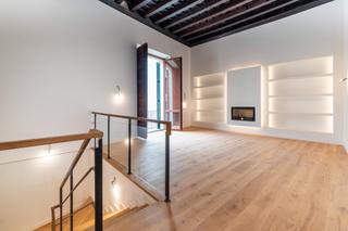 Apartment in Monti-Sion. Lujosos pisos en un emblemático palacio histórico en la mejor zo