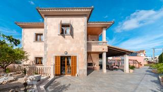 Chalet in Can Picafort. Fantástica villa costera con encanto mallorquín