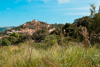 Finca rústica a Capdepera Poble. Amplio solar en las afueras de capdepera con vistas al mar y al