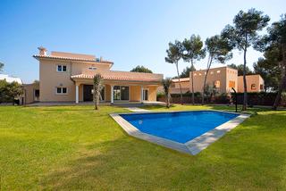 Xalet a Sol de Mallorca. Villa moderna en zona tranquila cerca del mar