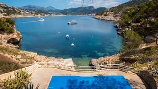 Casa aparellada a Port D´Andratx. Propiedad de inversión en primera línea de mar de puerto andratx