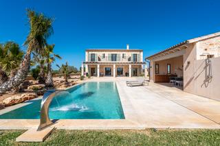 Mas à Es Llombards. Exclusiva finca en zona tranquila cerca de llombards