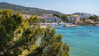 Apartament a Palmanova. Amplio apartamento con vistas al mar en palmanova