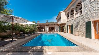 Chalet à Calvià Poble. Clásica villa mediterránea con vistas panorámicas a la montaña e