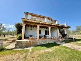 Country house in Zona Periurbana. Finca rustica con licencia vacacional entre inca y llubi