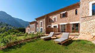 Maison jumelée à Fornalutx. Nueva casa de piedra con gran jardín en fornalutx