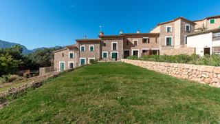 Maison jumelée à Fornalutx. Nueva casa de piedra con gran jardín en fornalutx