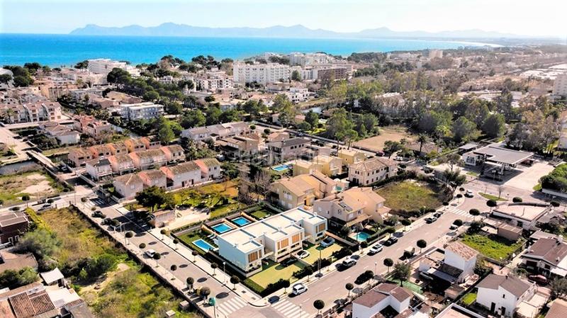 Foto 245b2939-ba41-49b0-9afb-e47d735909c4. Chalet fantásticos adosados modernos de nueva construcción en puerto de alcudia en Alcúdia