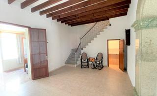 Casa aparellada a Sa Pobla. Casa de pueblo tradicional en sa pobla