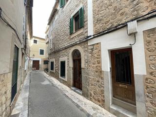 Casa aparellada a Sóller. Amplia casade pueblo en perfecto estado en excelente ubicación e