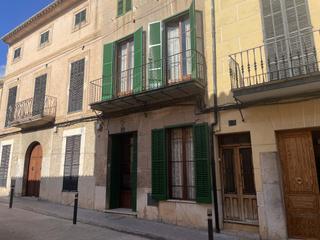 Casa aparellada a Alaró. Bonita casa de pueblo en alaró con terraza y vistas a las montañ