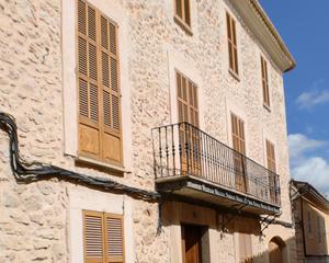Casa aparellada a Lloseta. Casa señorial con licencia vacacional en lloseta