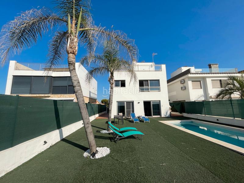 Foto b8c3de14-d949-413e-a9c6-234b1c81e73e. Chalet avec cheminée parking piscine dans Playa Burriana