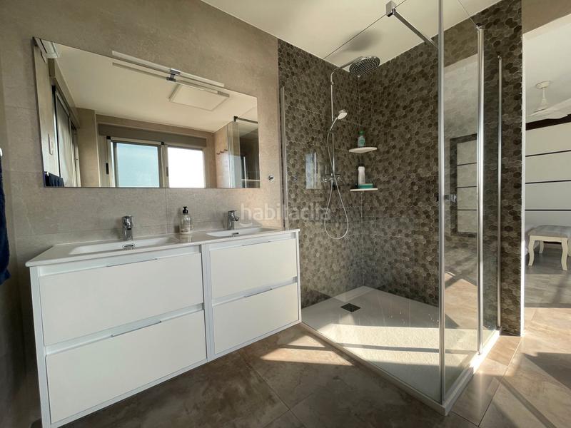 Foto eb3d8bb5-aca4-49e1-aaf7-835a7836d13b. Chalet avec cheminée parking piscine dans Playa Burriana