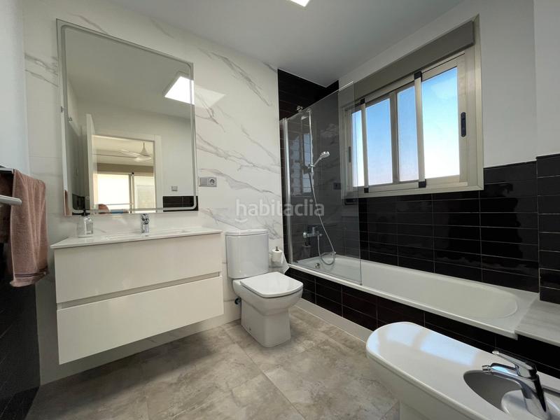 Foto f25867e2-4a3d-4efd-ac37-6ad479ee494e. Chalet avec cheminée parking piscine dans Playa Burriana