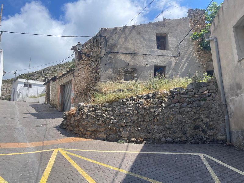 Foto 507b473a-4c64-4478-8f7d-ad6b43f8ed95. Casa adossada a Borriol