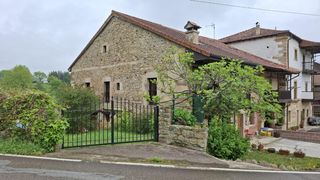 Casa adossada  Barrio palacio. Casona en los valles pasiegos
