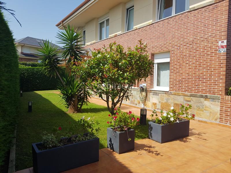 Foto 38ca4994-bc14-4b73-9bd9-b84f9a92d4e8. Xalet amb aparcament piscina a Playa Ostende Castro - Urdiales