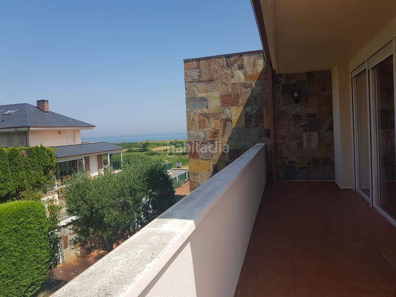 Foto f0fd8e2b-b604-47e2-9d6c-6c1aef23271c. Xalet amb aparcament piscina a Playa Ostende Castro - Urdiales