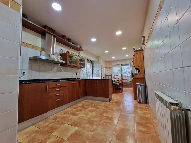 Foto 39f058a7-67a7-4fcc-a345-33e7af36f9a0. Chalet con parcheggio in Otañes-Talledo Castro - Urdiales