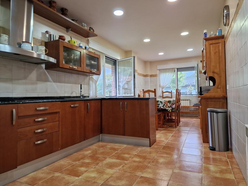 Foto fb8f28be-8f60-4b9c-8046-cd1e33cef410. Chalet con parcheggio in Otañes-Talledo Castro - Urdiales