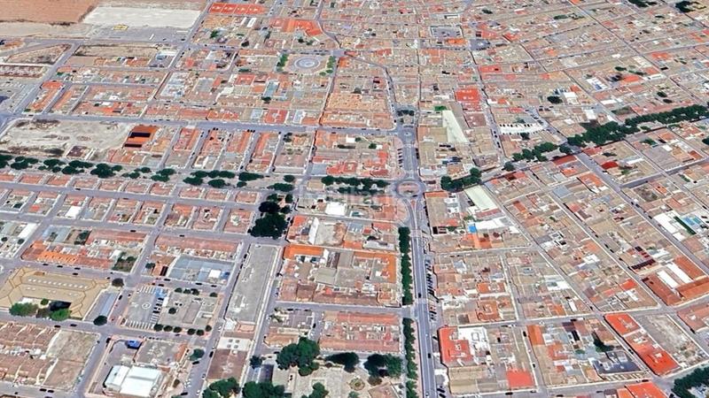 Foto b6fd0ffd-4470-4009-9107-cc452d174092. Terreno residencial suelo urbano . sin comisión de agencia en Pinoso