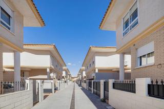 Casa adosada  Med fed mtnez perez 45. Increible adosado en elda!!!